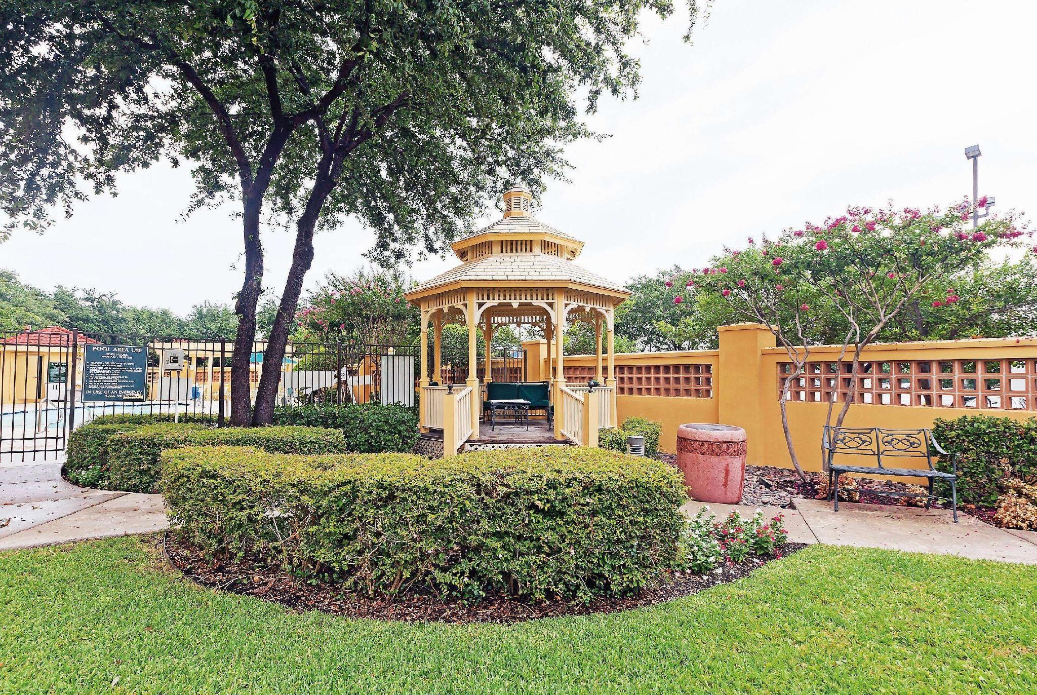 La Quinta By Wyndham Dallas Arlington South Extérieur photo