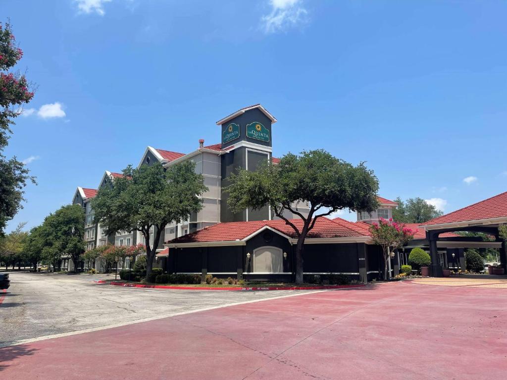 La Quinta By Wyndham Dallas Arlington South Extérieur photo